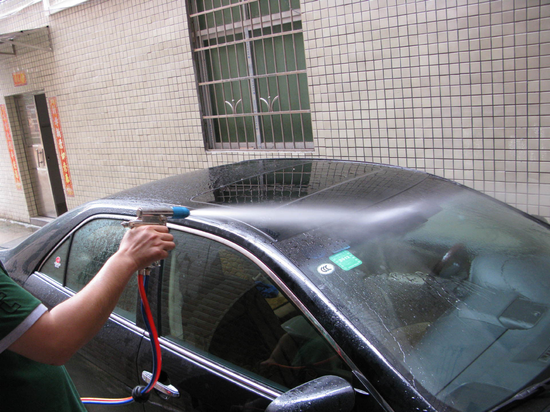 車身廣告制作后可以洗車