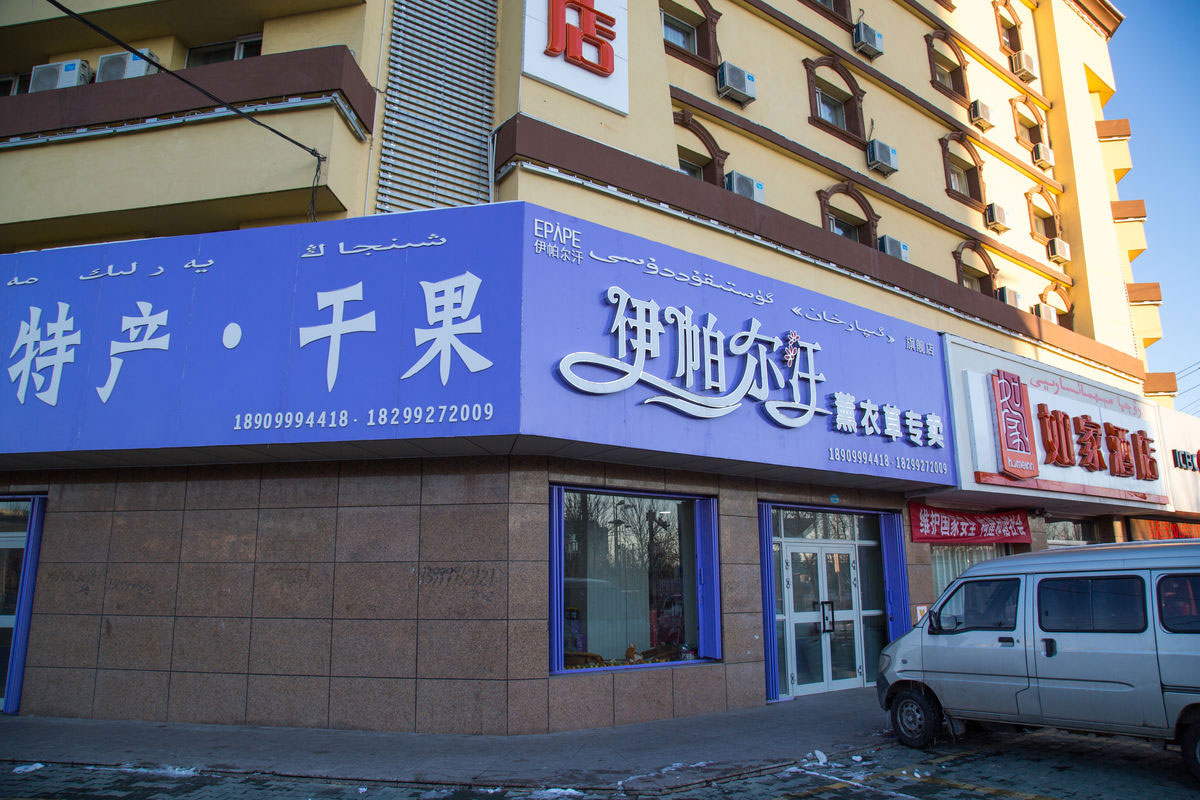 深圳噴繪公司的廣告設(shè)計費用是怎么收費？
