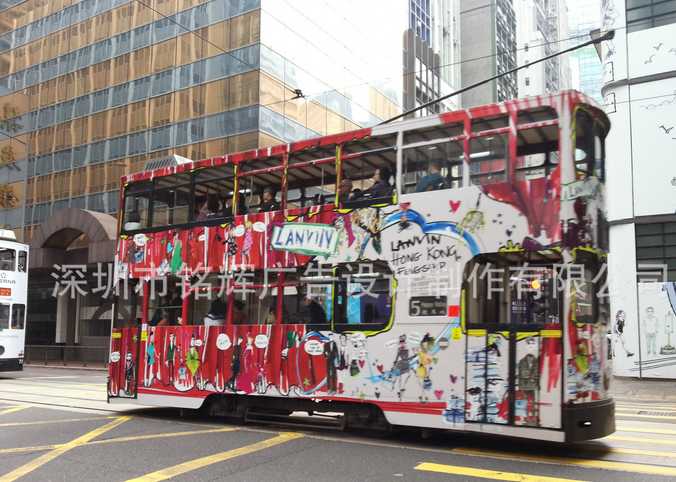 大巴車體廣告