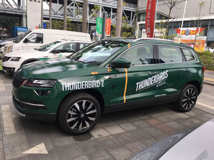 車身廣告貼紙結(jié)實(shí)嗎?深圳車身廣告公司來(lái)回答