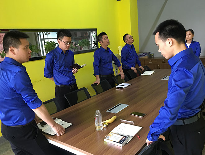 為什么噴繪360員工的新工作裝是寶石藍(lán)色