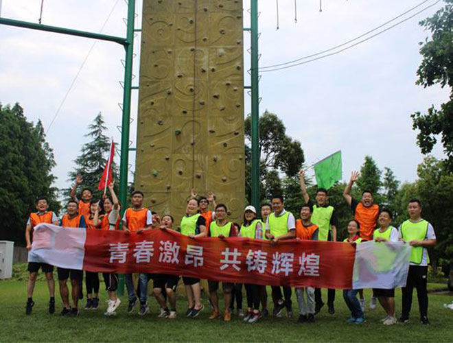 公司旅游的橫幅標語,這家噴繪公司創(chuàng)意的標語給得好
