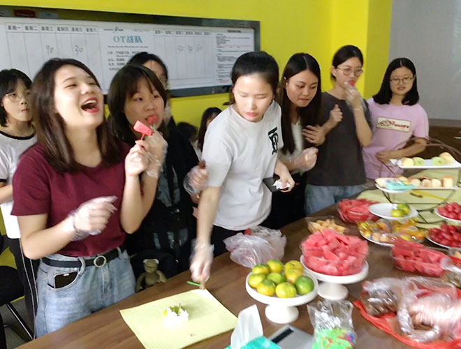 秋季下午茶與應(yīng)屆畢業(yè)生的歡迎會(huì)
