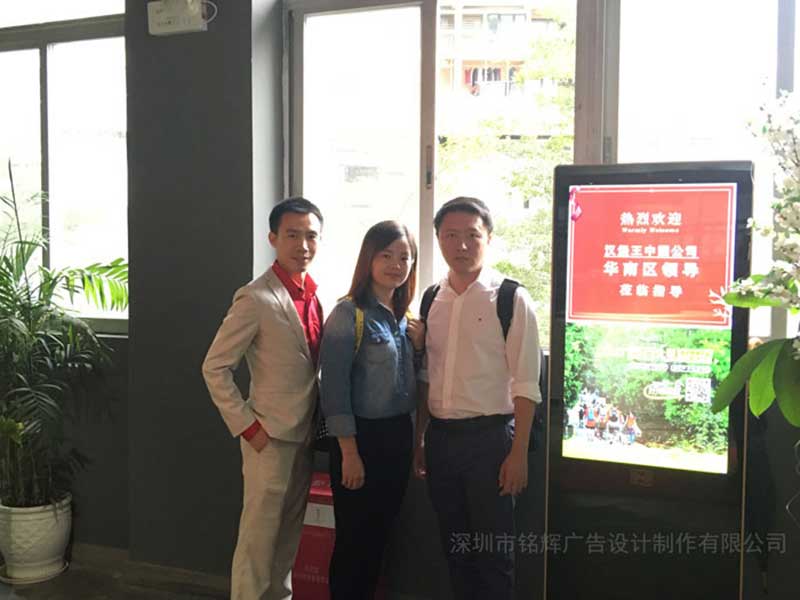 漢堡王中國(guó)分公司華南區(qū)領(lǐng)導(dǎo)蒞臨我司考察噴繪廣告制作
