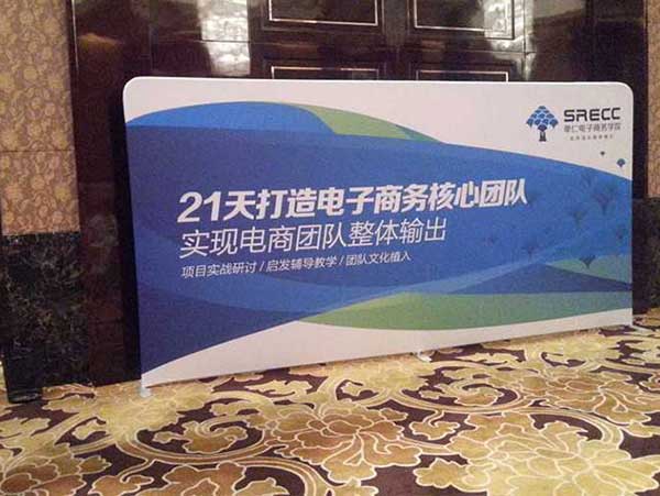 快幕秀展架有哪些優(yōu)勢?效果怎么樣?