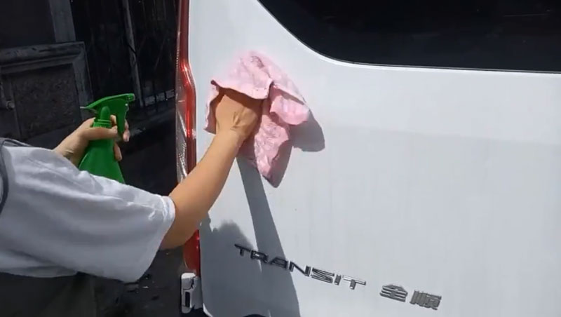 車貼的安裝方法、流程及注意事項的濕貼法