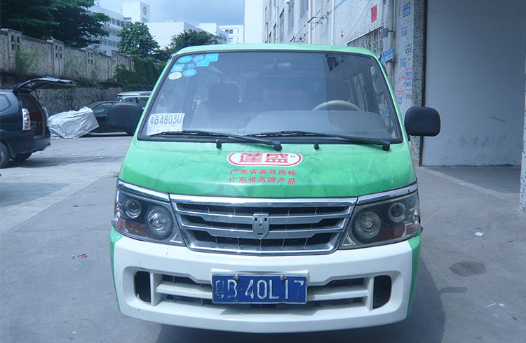 面包車(chē)身廣告