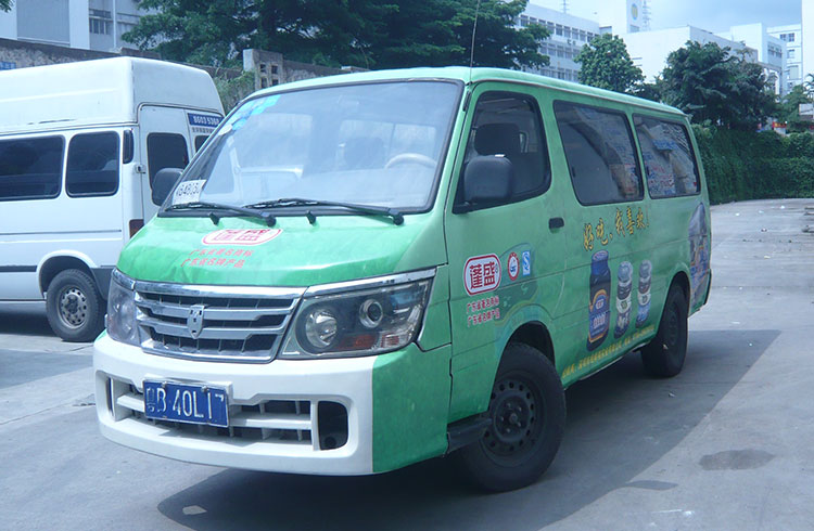 面包車(chē)身廣告