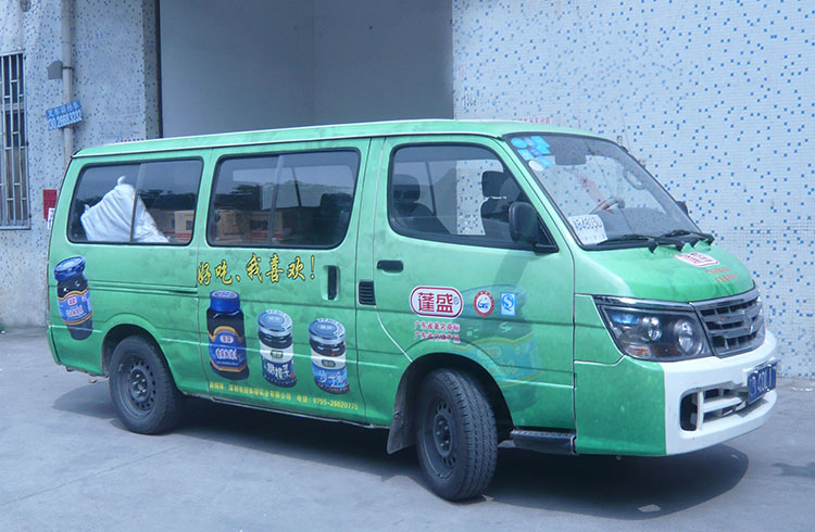 面包車(chē)身廣告