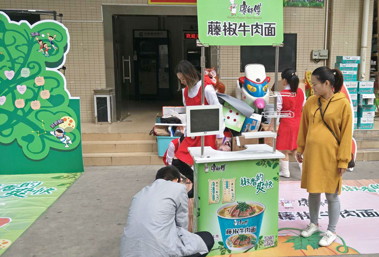 戶外主題活動噴繪布置 KT板畫架噴繪制作 KT板布置康師傅主題活動