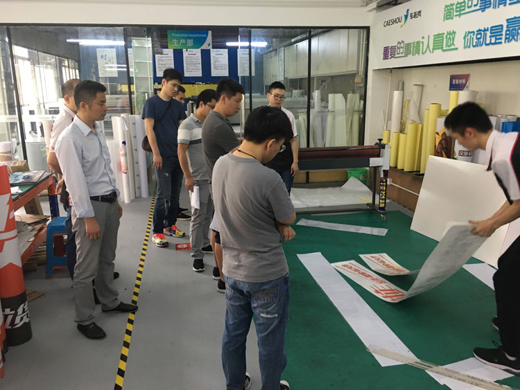 貨拉拉公司團隊蒞臨噴繪360公司參觀考察