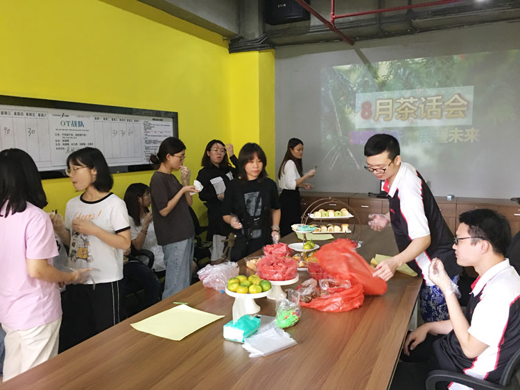 秋季下午茶與應(yīng)屆畢業(yè)生的歡迎會