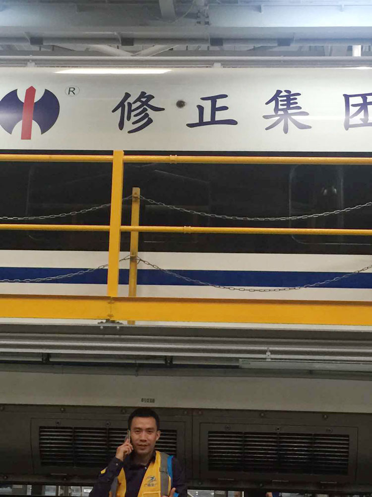 和諧號車廂外車身廣告
