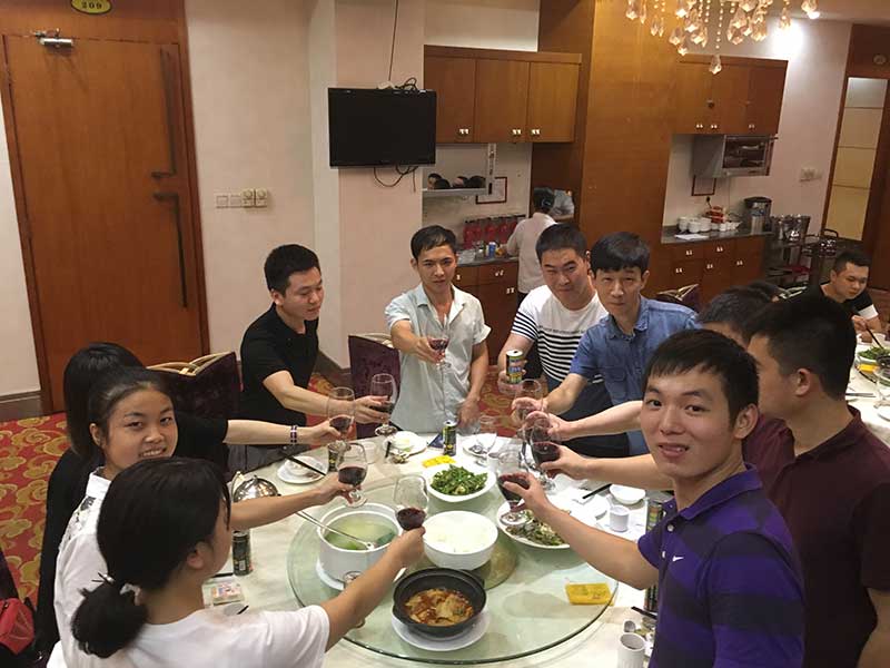 公司全體員工聚餐.jpg 公司全體員工聚餐.jpg