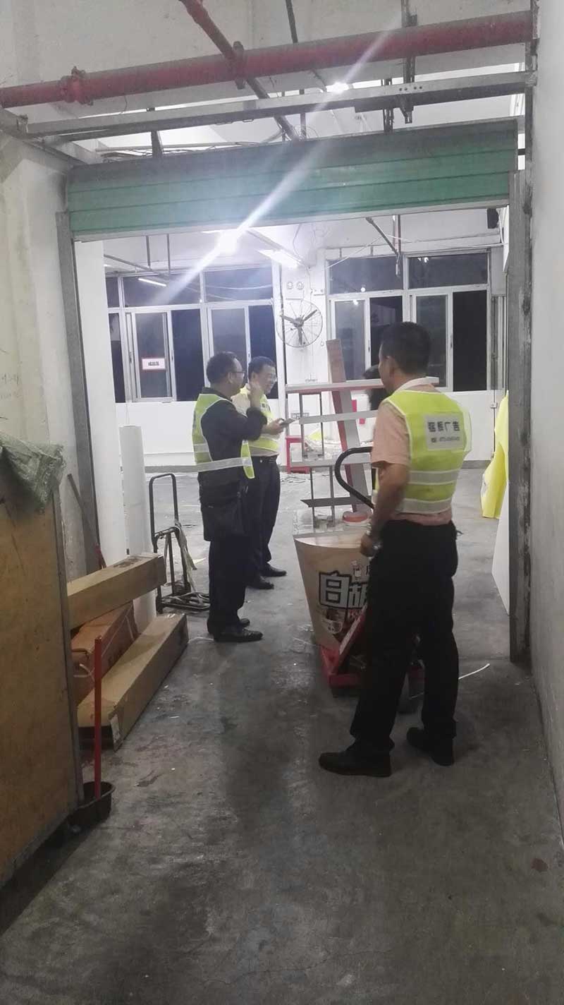 深圳噴繪公司制作反光服.jpg